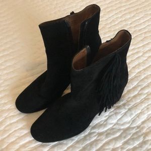 Frye black suede fringe boots in great condition